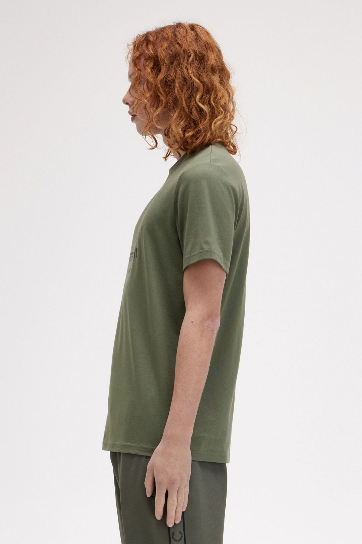FRED PERRY GRAPHIC T-SHIRT M8588FP en color VERDE (3)