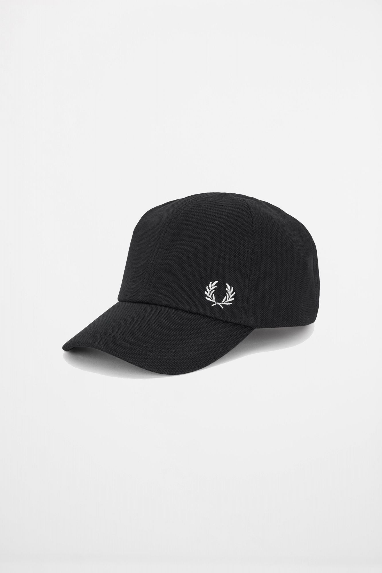 FRED PERRY PIQUE CLASSIC CAP en color NEGRO (1)