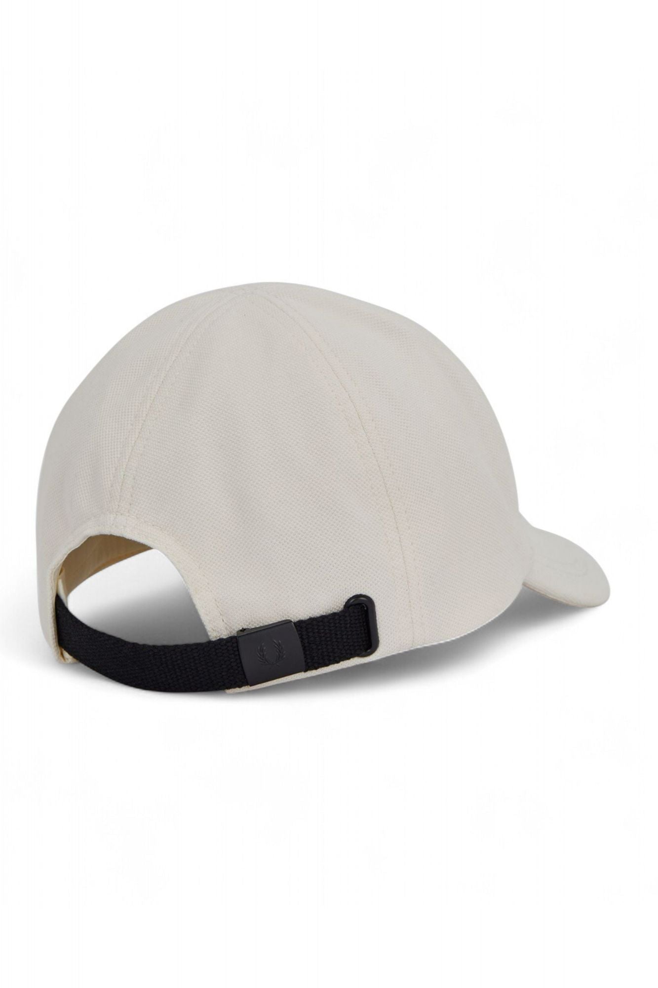 FRED PERRY PIQUE CLASSIC CAP en color BEIS (2)