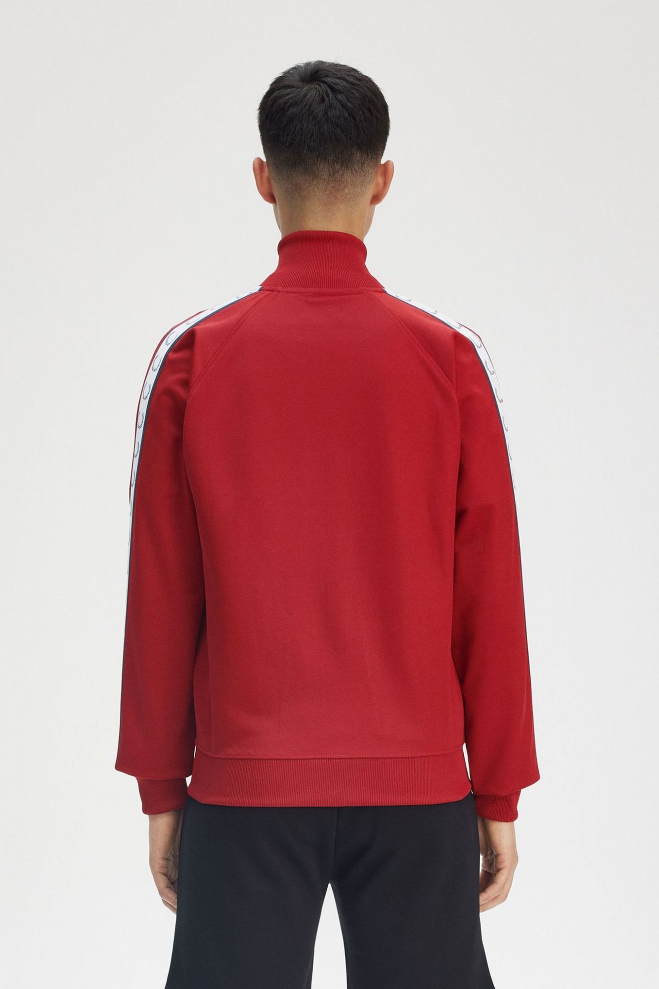 FRED PERRY TAPED TRACK JACKET en color ROJO (3)