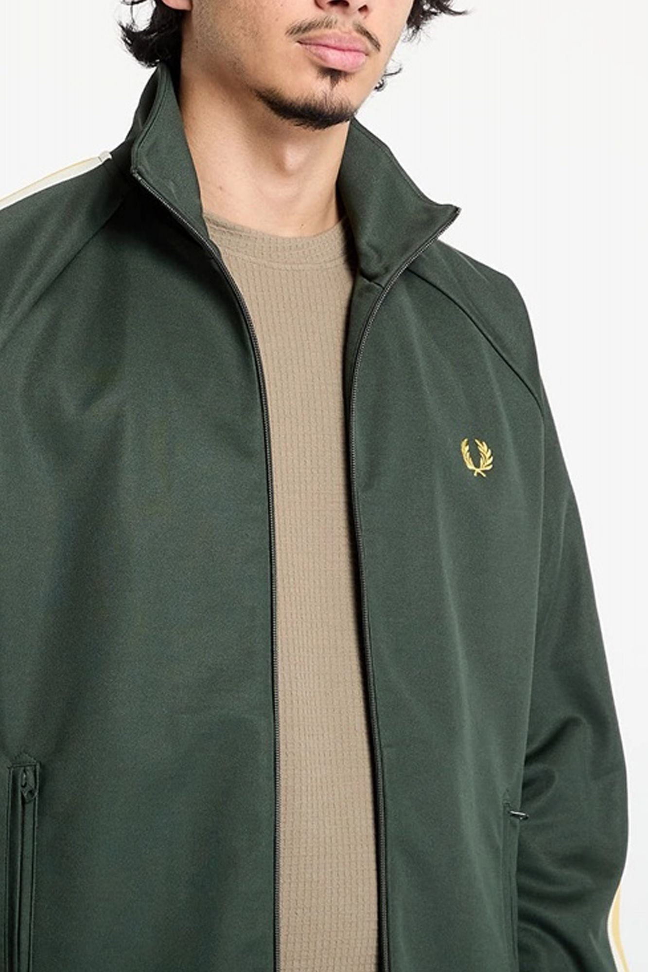 FRED PERRY TWO COLOUR TAPE TRACK JACKE en color VERDE (3)