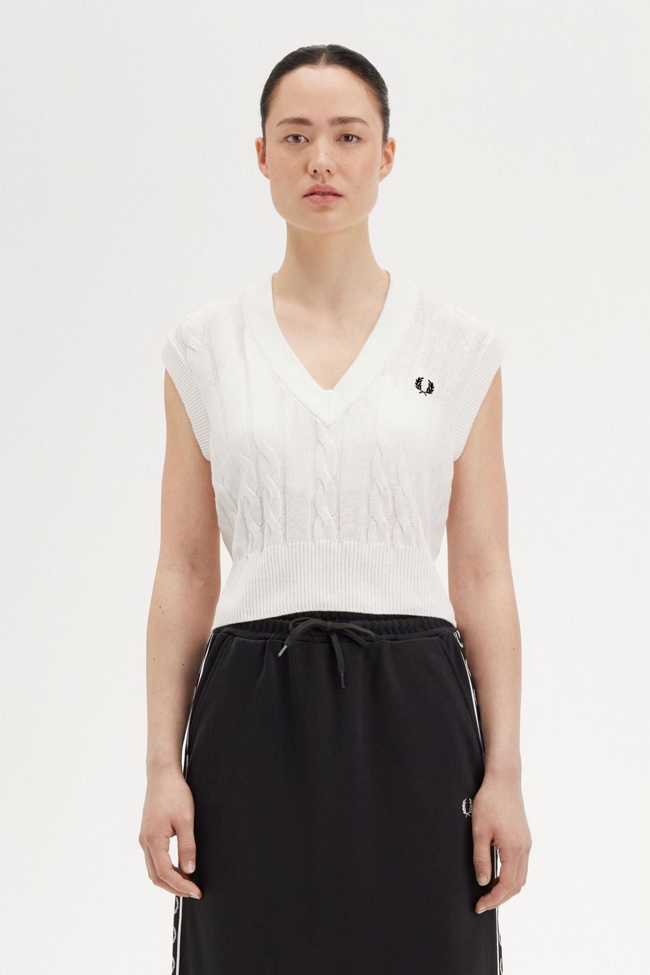 FRED PERRY CABLE KNIT TANK en color BLANCO (1)