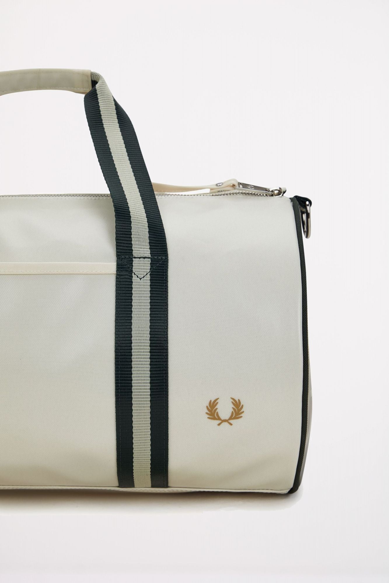 FRED PERRY CLASSIC BARREL BAG en color BLANCO (4)