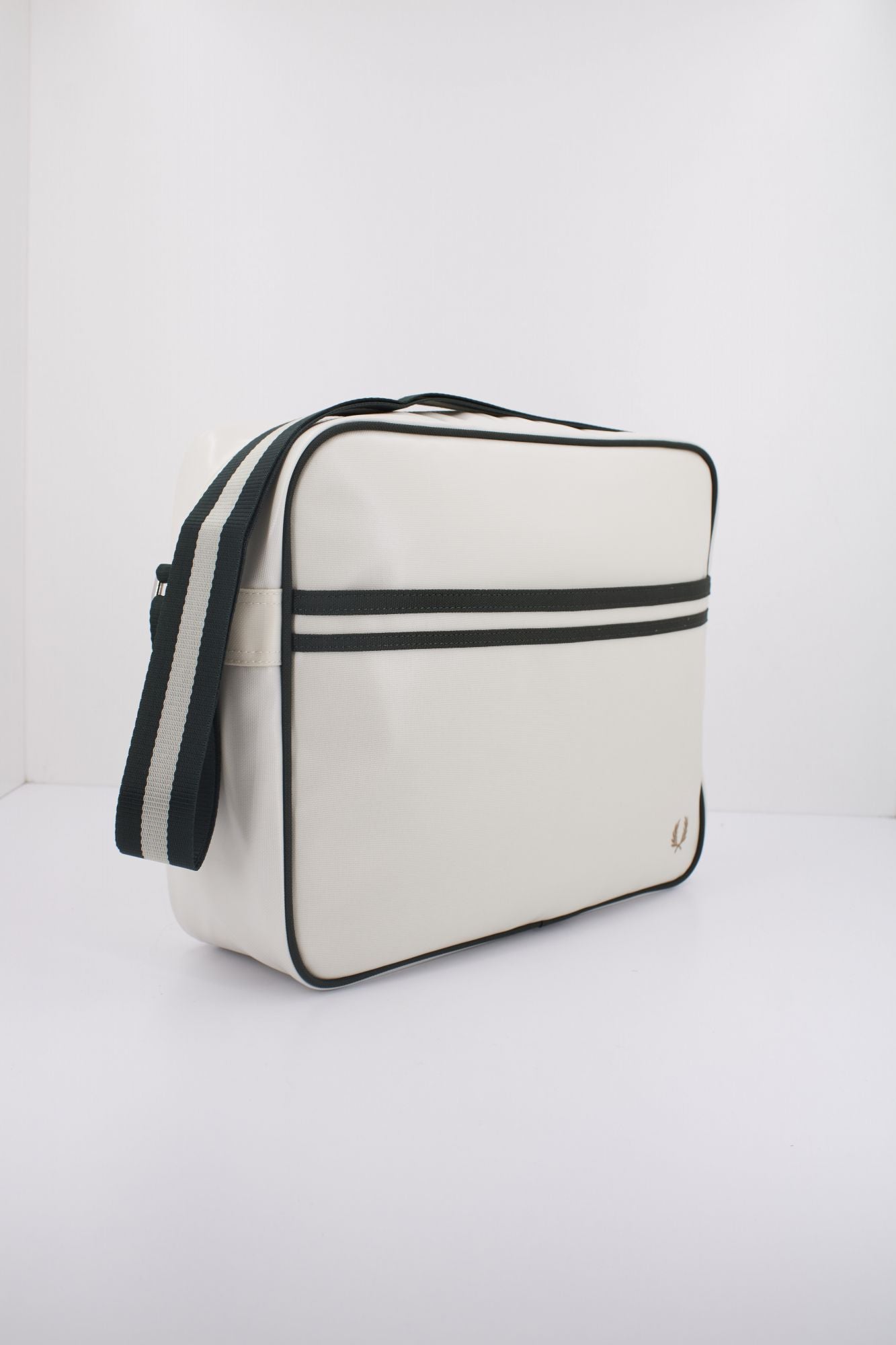 FRED PERRY CLASSIC SHOULDER BAG en color BLANCO (2)