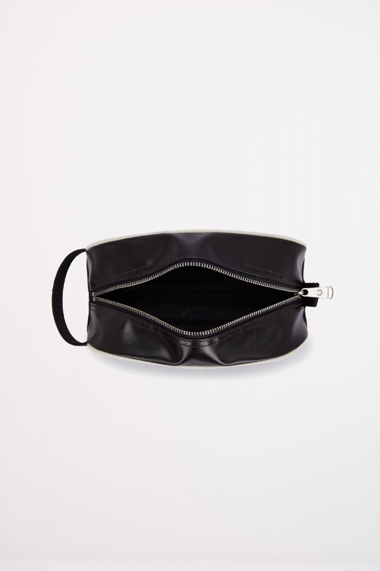 FRED PERRY COATED POLYESTER WASH BAG en color NEGRO (4)