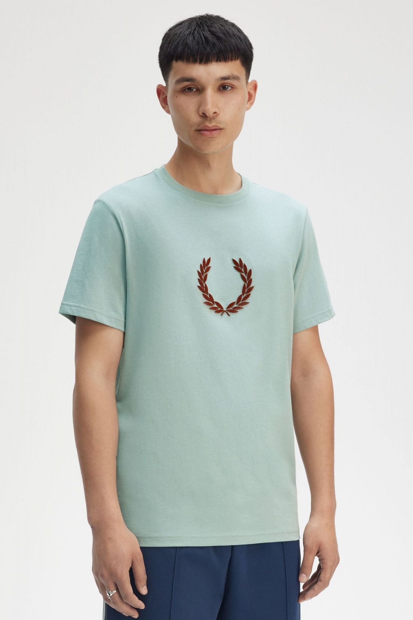 FRED PERRY TEXTURED LAUREL WREATH T-SH en color AZUL (1)