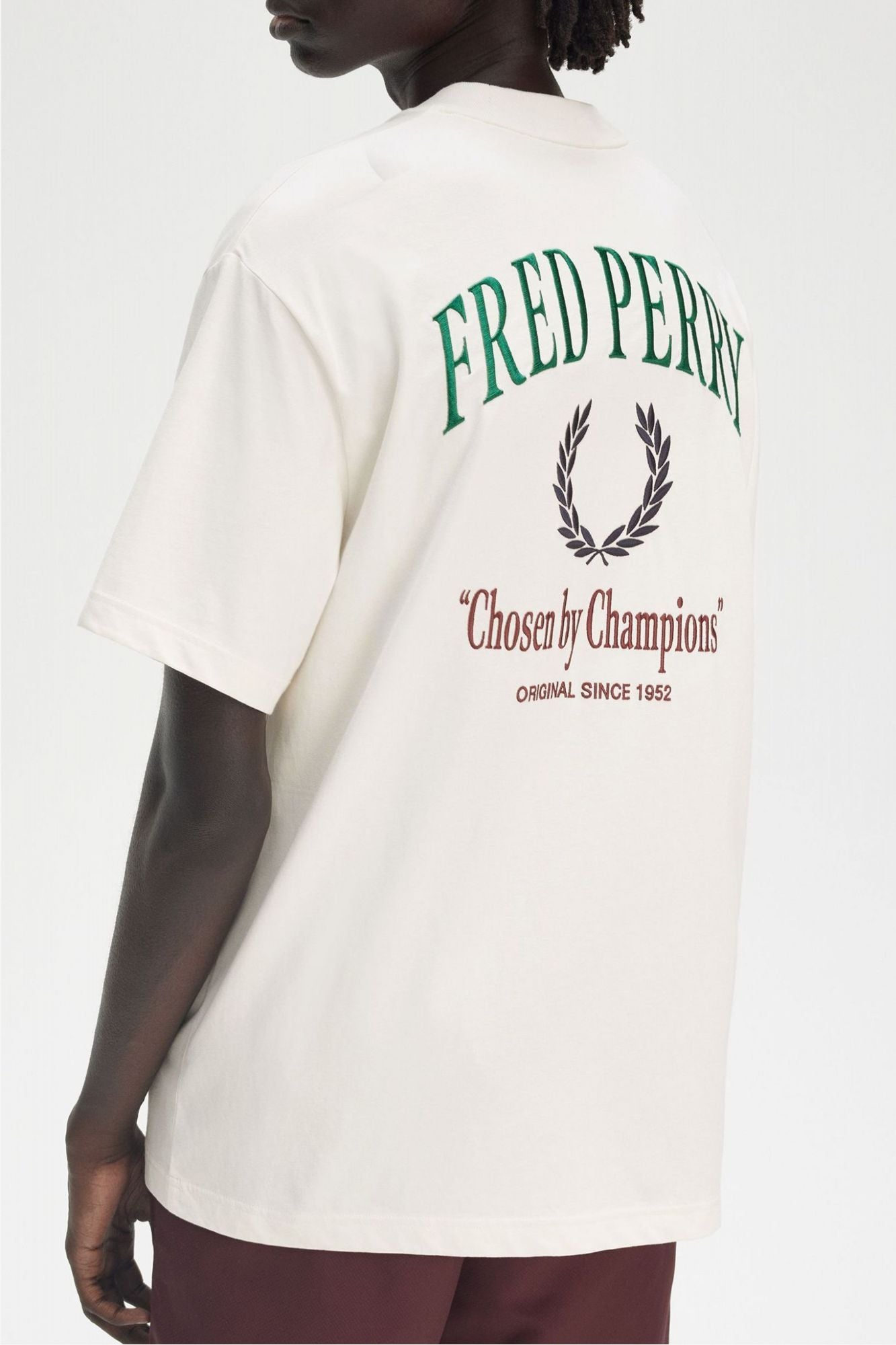 FRED PERRY EMBROIDERED CHAMPION T-SHIR en color BEIS (3)
