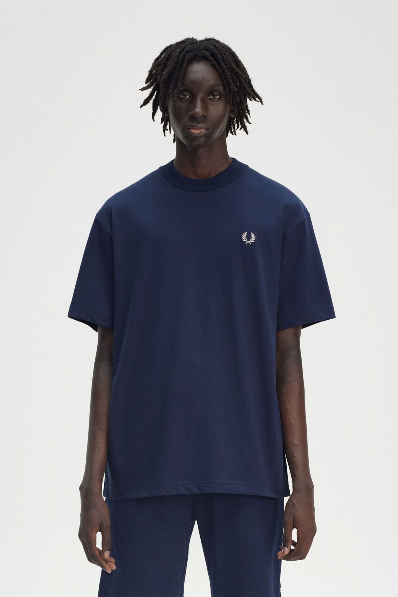 FRED PERRY EMBROIDERED CHAMPION T-SHIR en color AZUL (1)