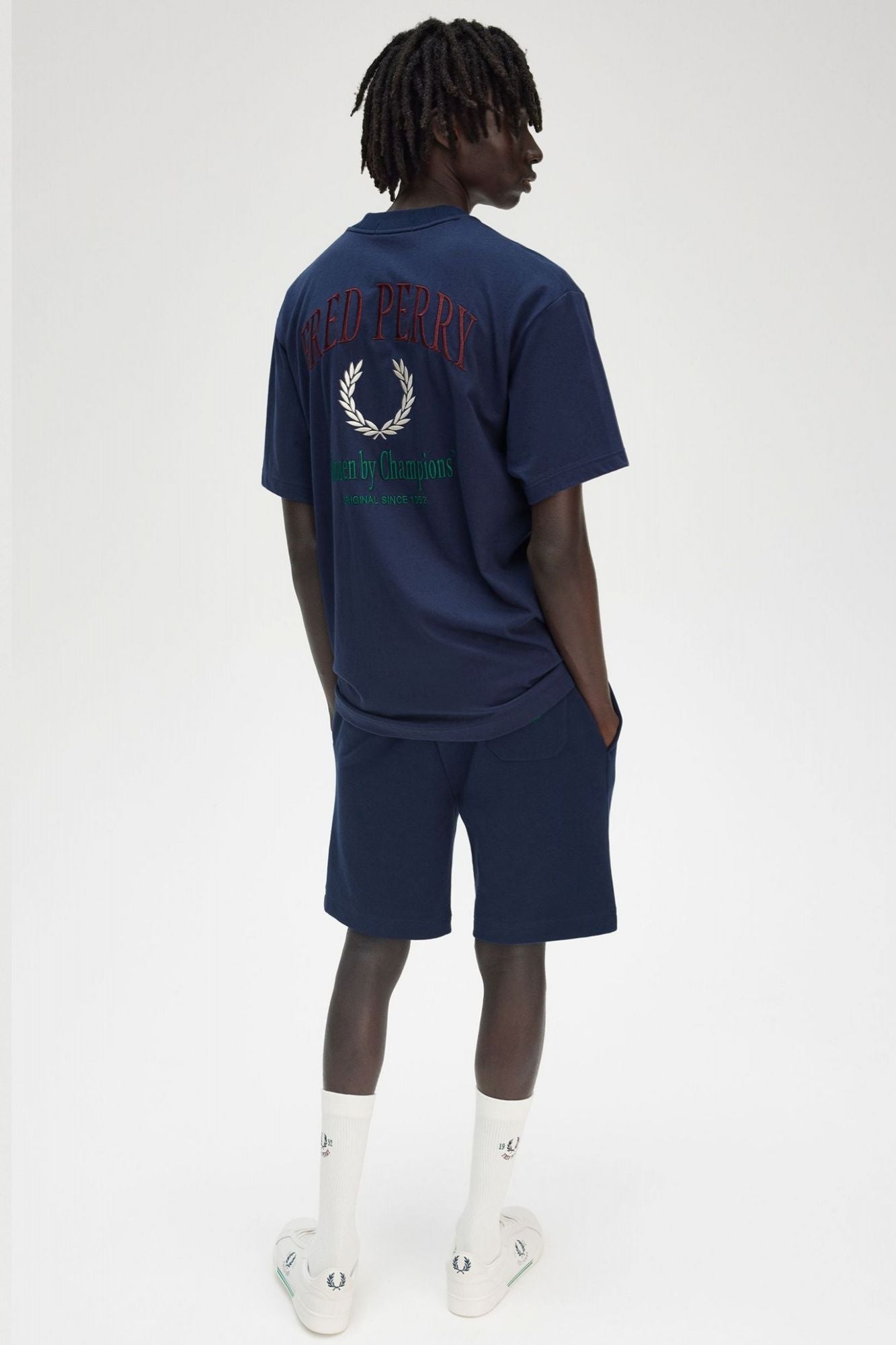 FRED PERRY EMBROIDERED CHAMPION T-SHIR en color AZUL (4)