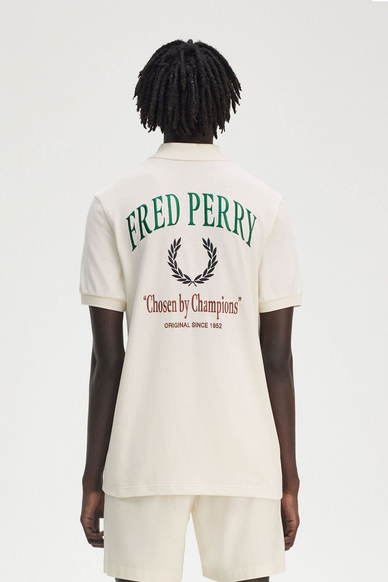 FRED PERRY CLUBHOUSE EMBROIDERED POLO en color BEIS (3)