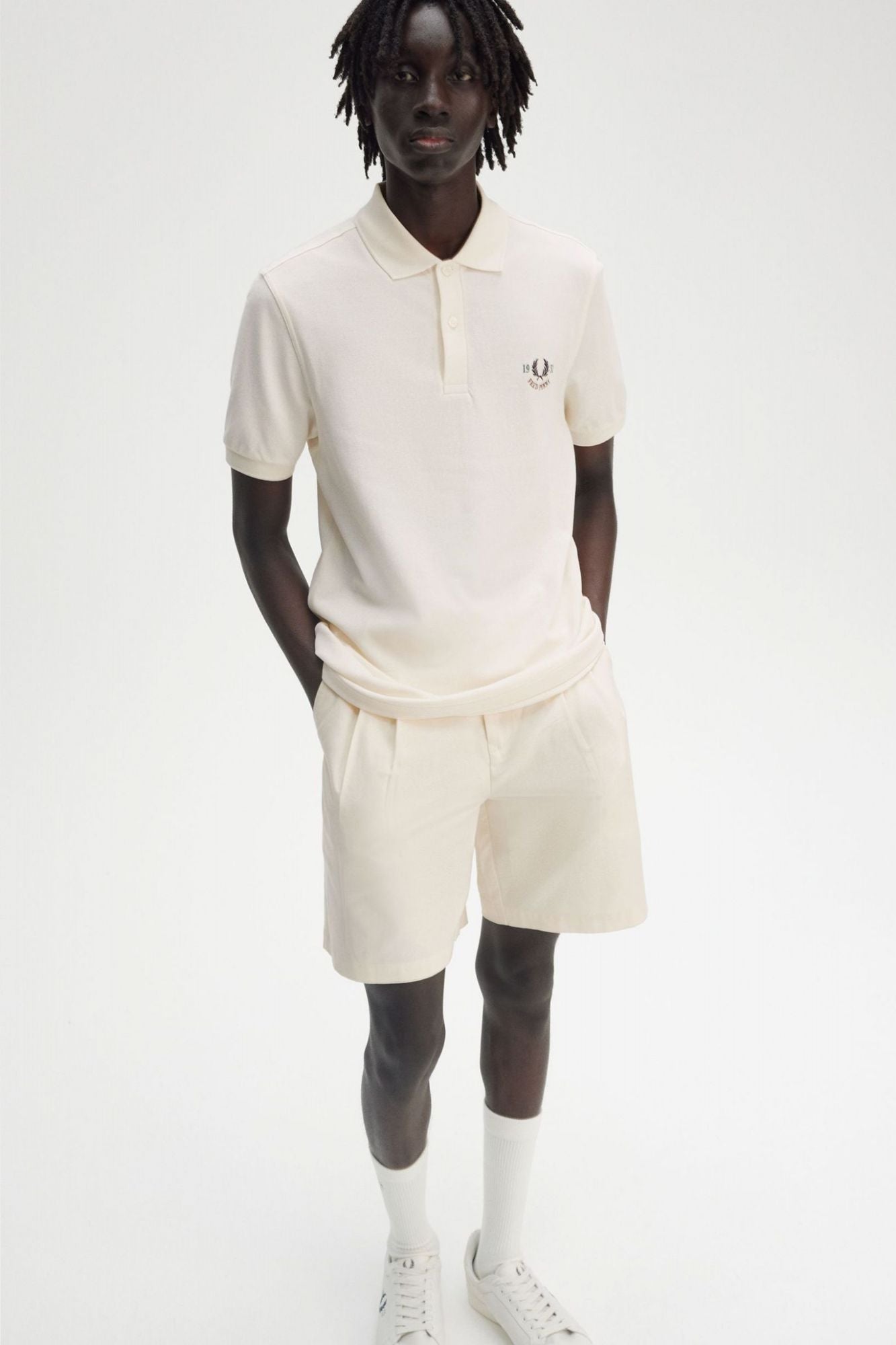 FRED PERRY CLUBHOUSE EMBROIDERED POLO en color BEIS (4)