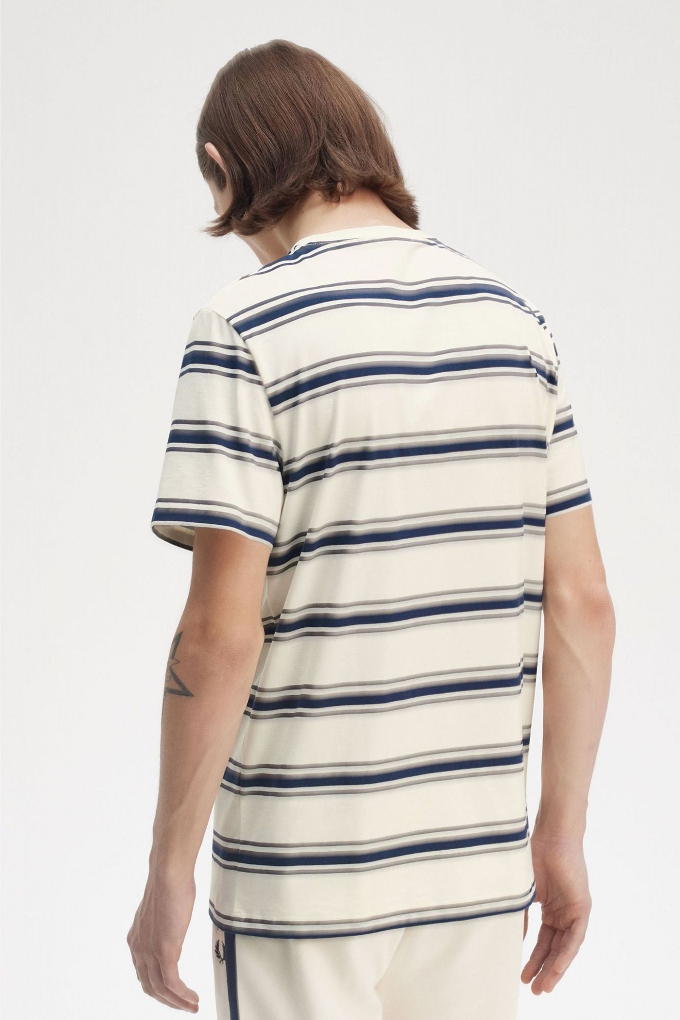 FRED PERRY FINE STRIPE T-SHIRT en color BLANCO (3)