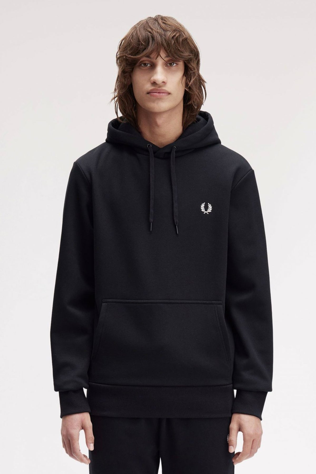 FRED PERRY BOLD BRANDING HOODED SWEAT-SHIRT M1371FP en color NEGRO (1)