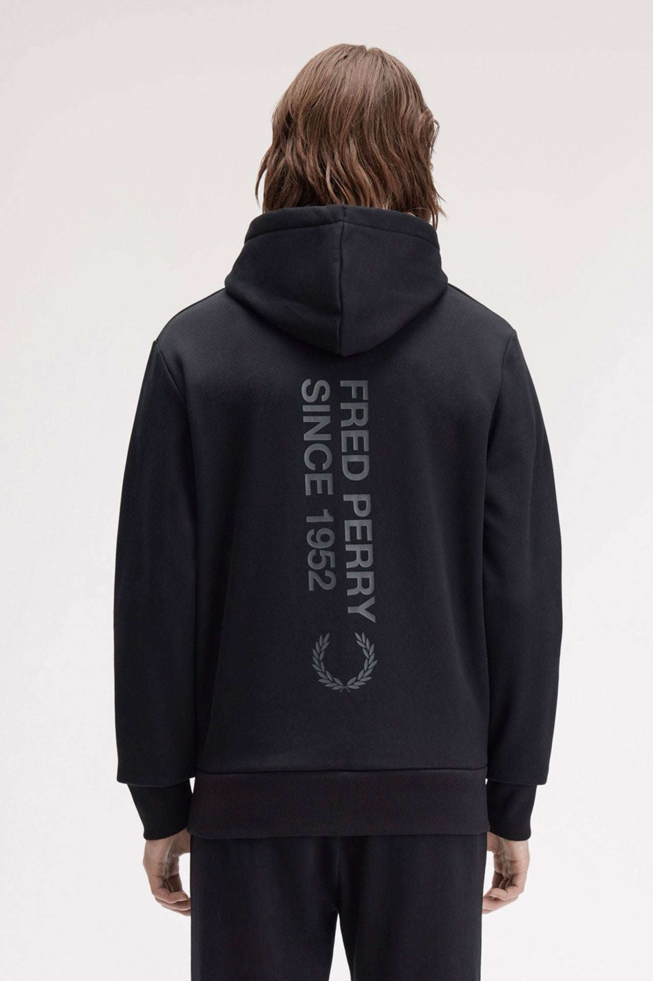 FRED PERRY BRANDING HOODED SWEATS en color NEGRO (2)