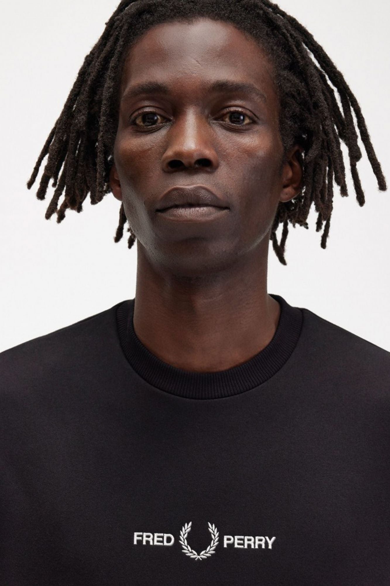 FRED PERRY EMBROIDERED SWEATSHIRT en color NEGRO (3)