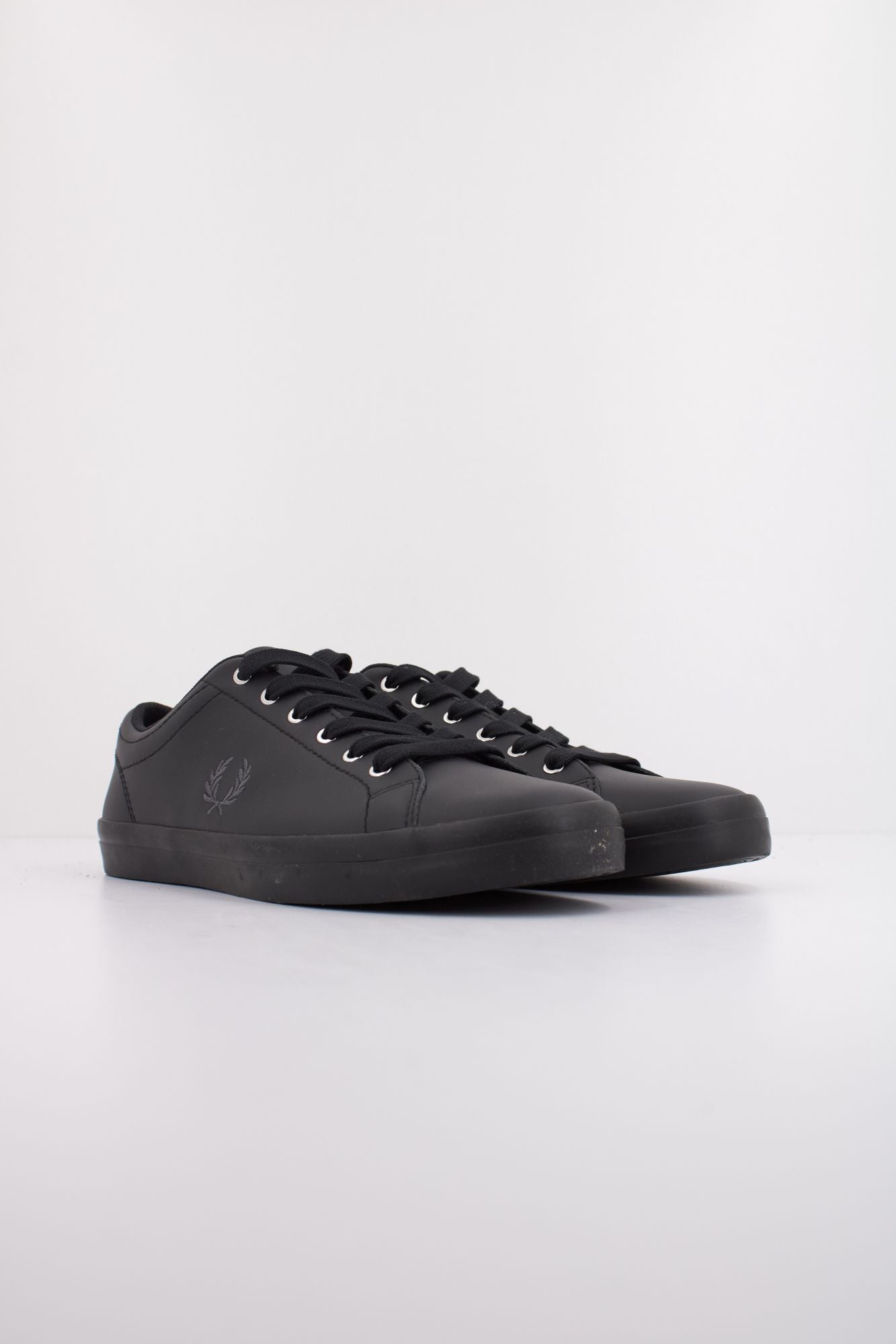 FRED PERRY BASELINE LEATHER en color NEGRO (2)