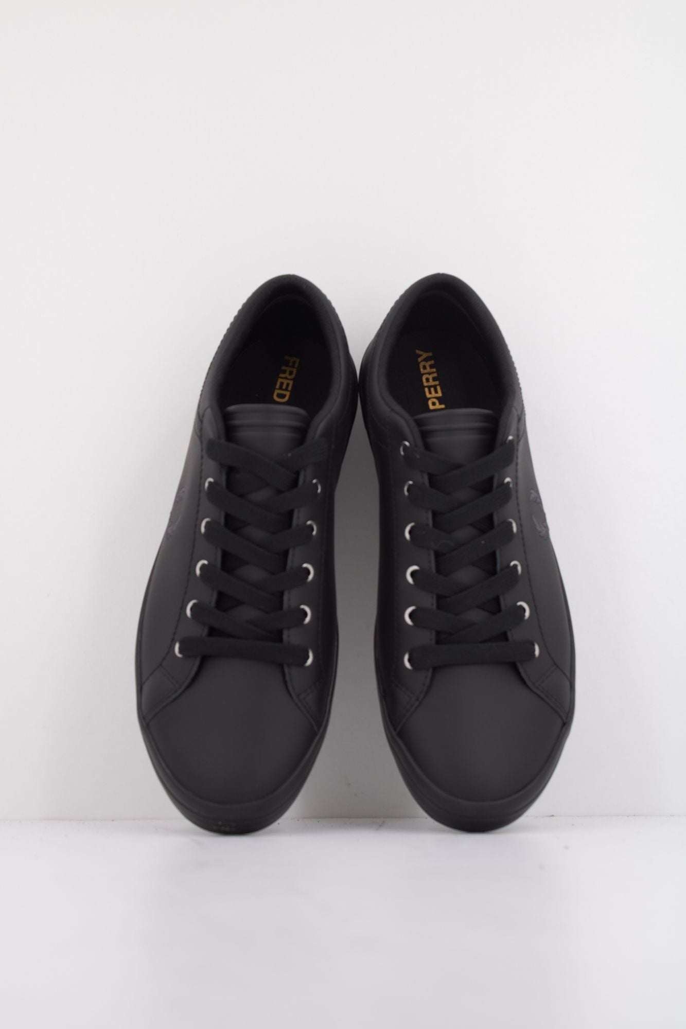 FRED PERRY BASELINE LEATHER en color NEGRO (3)