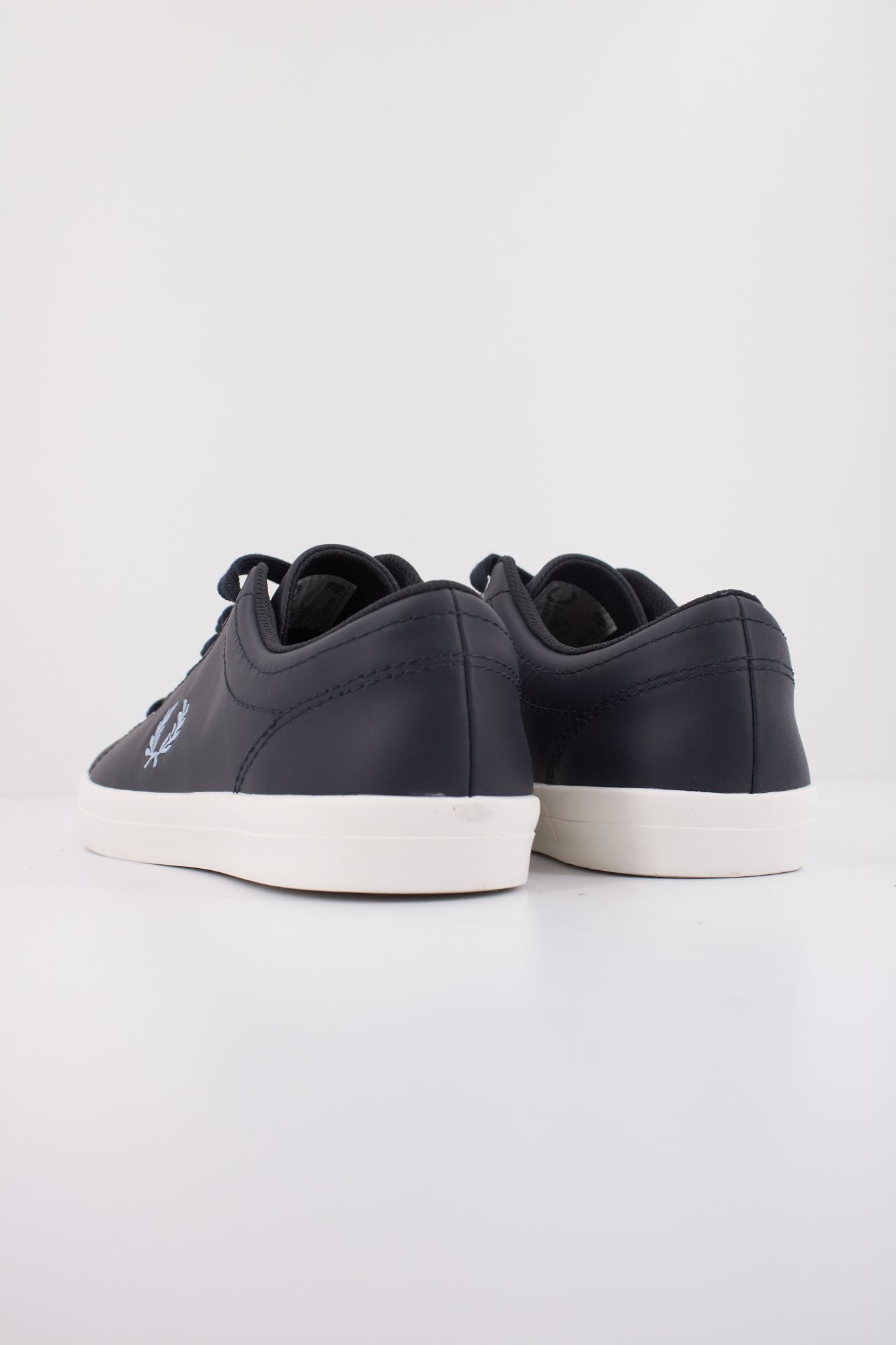 FRED PERRY BASELINE LEATHER en color AZUL (4)
