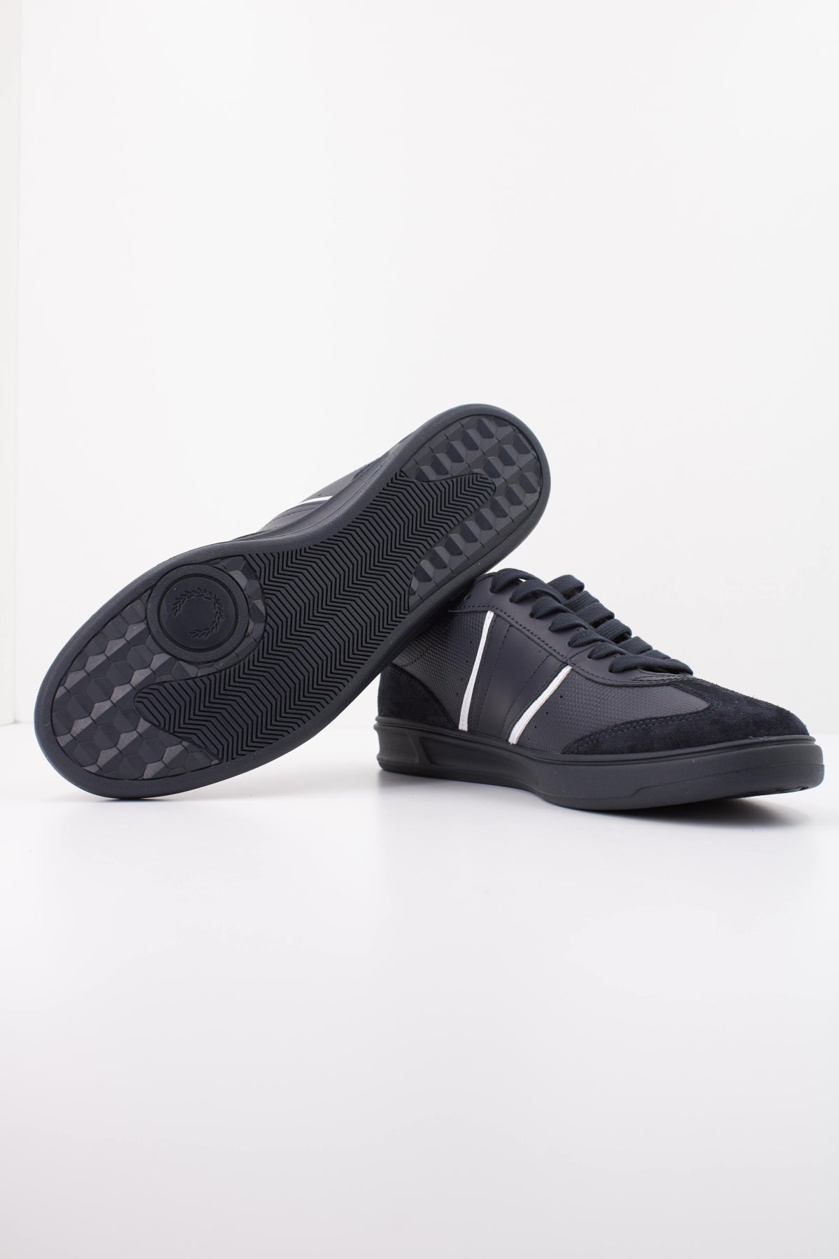 FRED PERRY B4 EMBOSSED LEATHER B1322 en color AZUL (5)