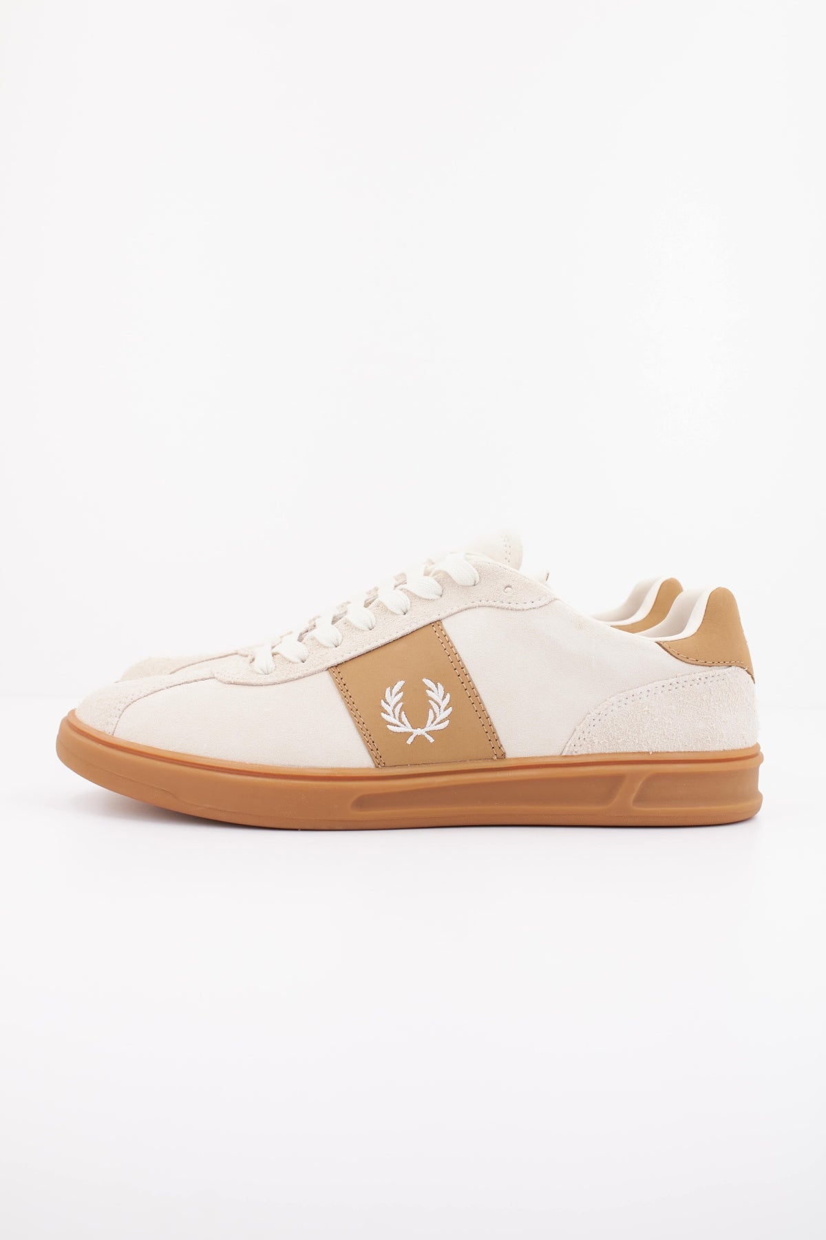 FRED PERRY B4 SUEDE en color BEIS (1)