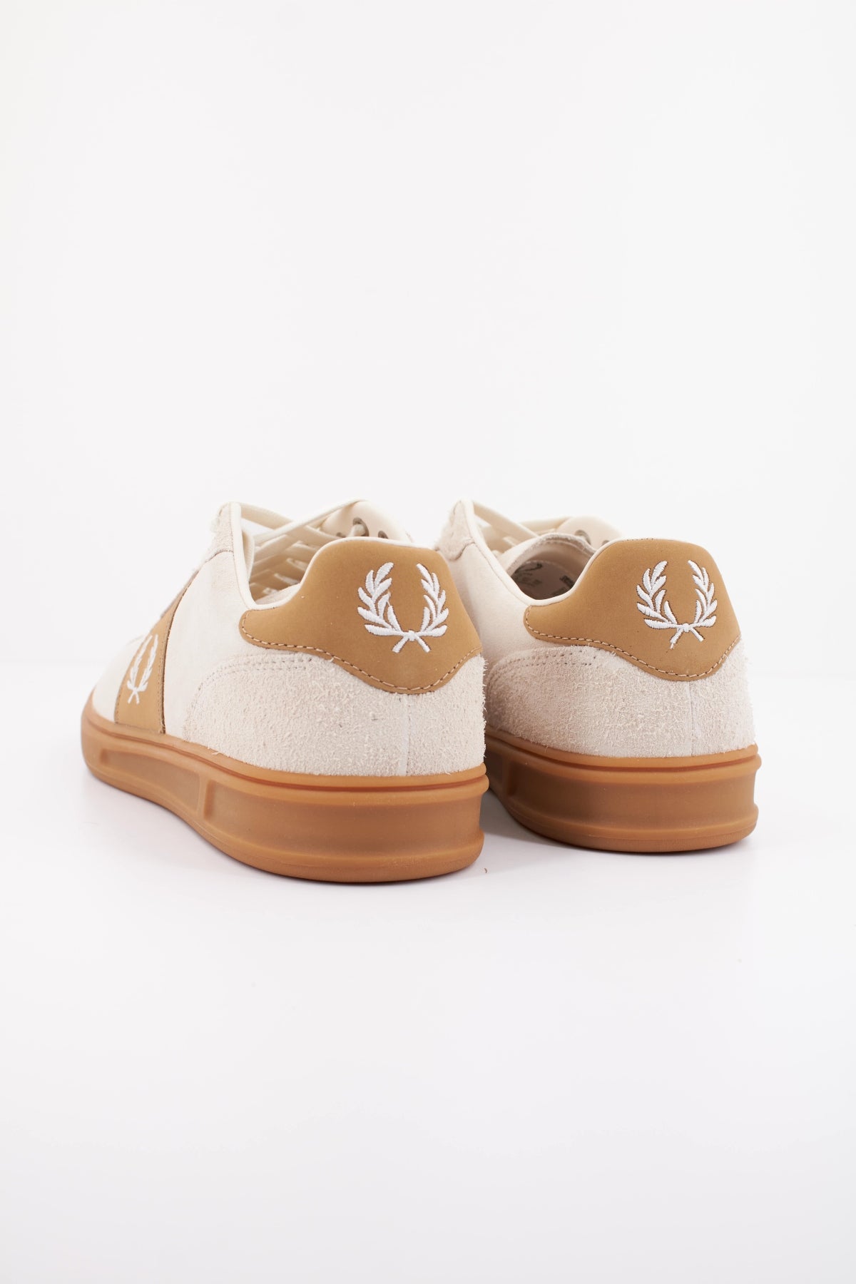 FRED PERRY B4 SUEDE en color BEIS (4)