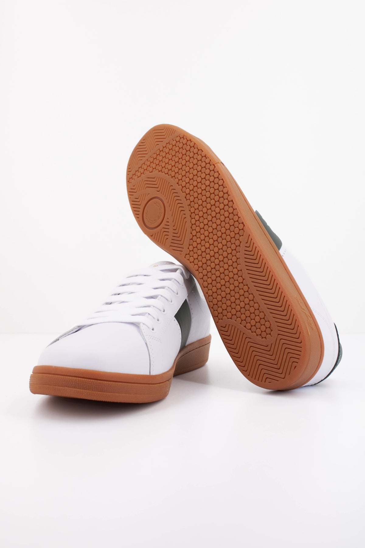 FRED PERRY B721 LEATHER en color BLANCO (5)