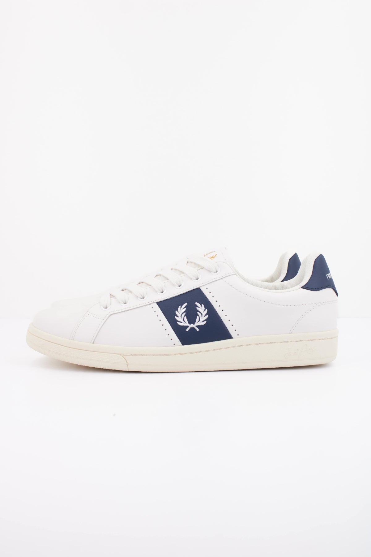 FRED PERRY B721 LEATHER en color BLANCO (1)