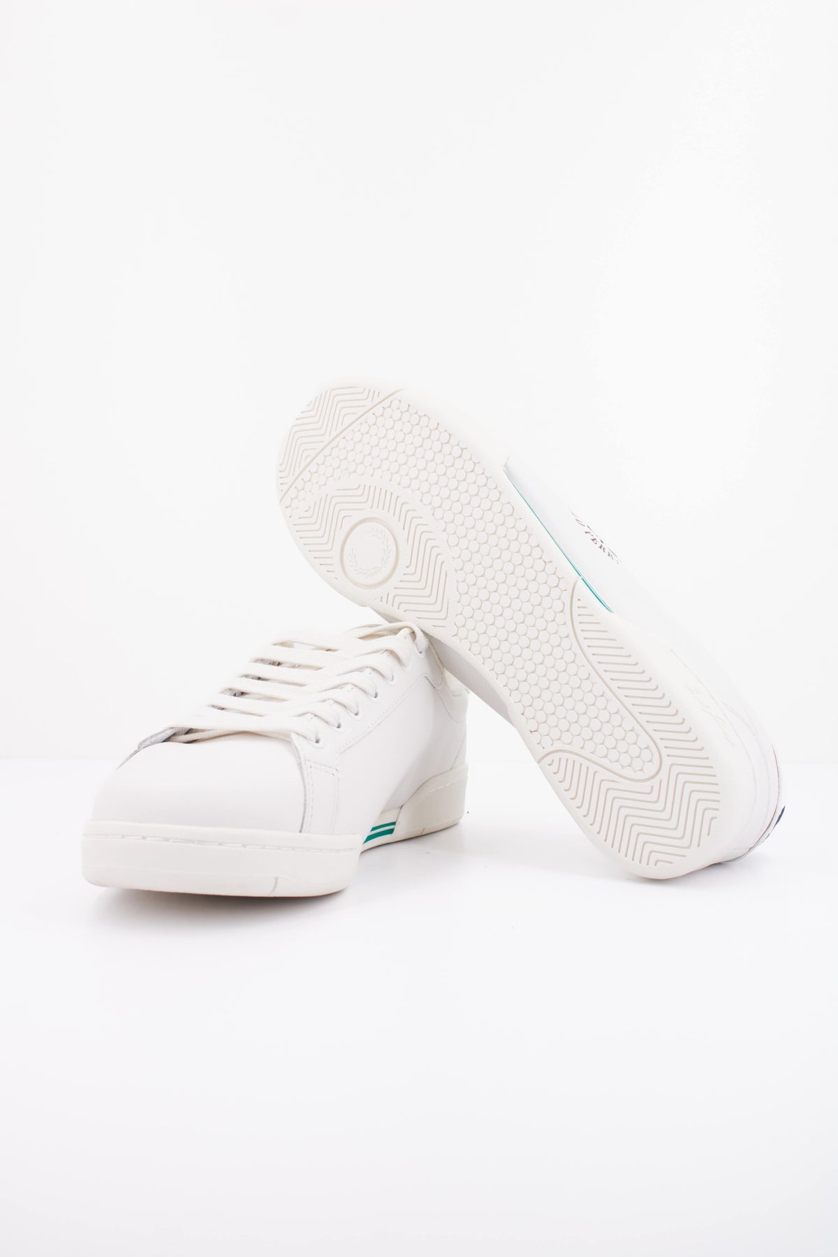 FRED PERRY B722 LEATHER en color BLANCO (5)