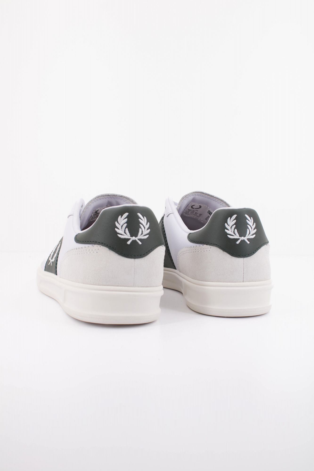 FRED PERRY B4 LEATHER SUEDE en color BLANCO (4)