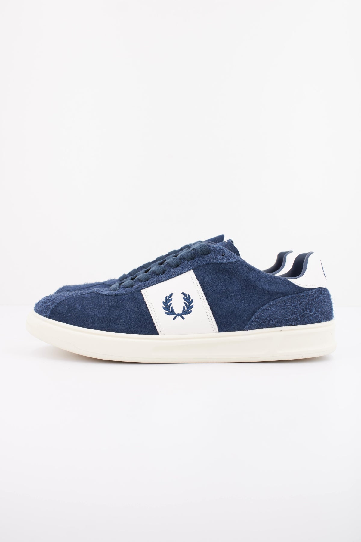 FRED PERRY SUEDE LEATHER en color AZUL (1)