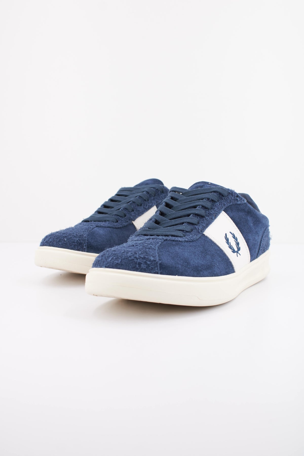 FRED PERRY B4 SUEDE LEATHER B9315 en color AZUL (2)