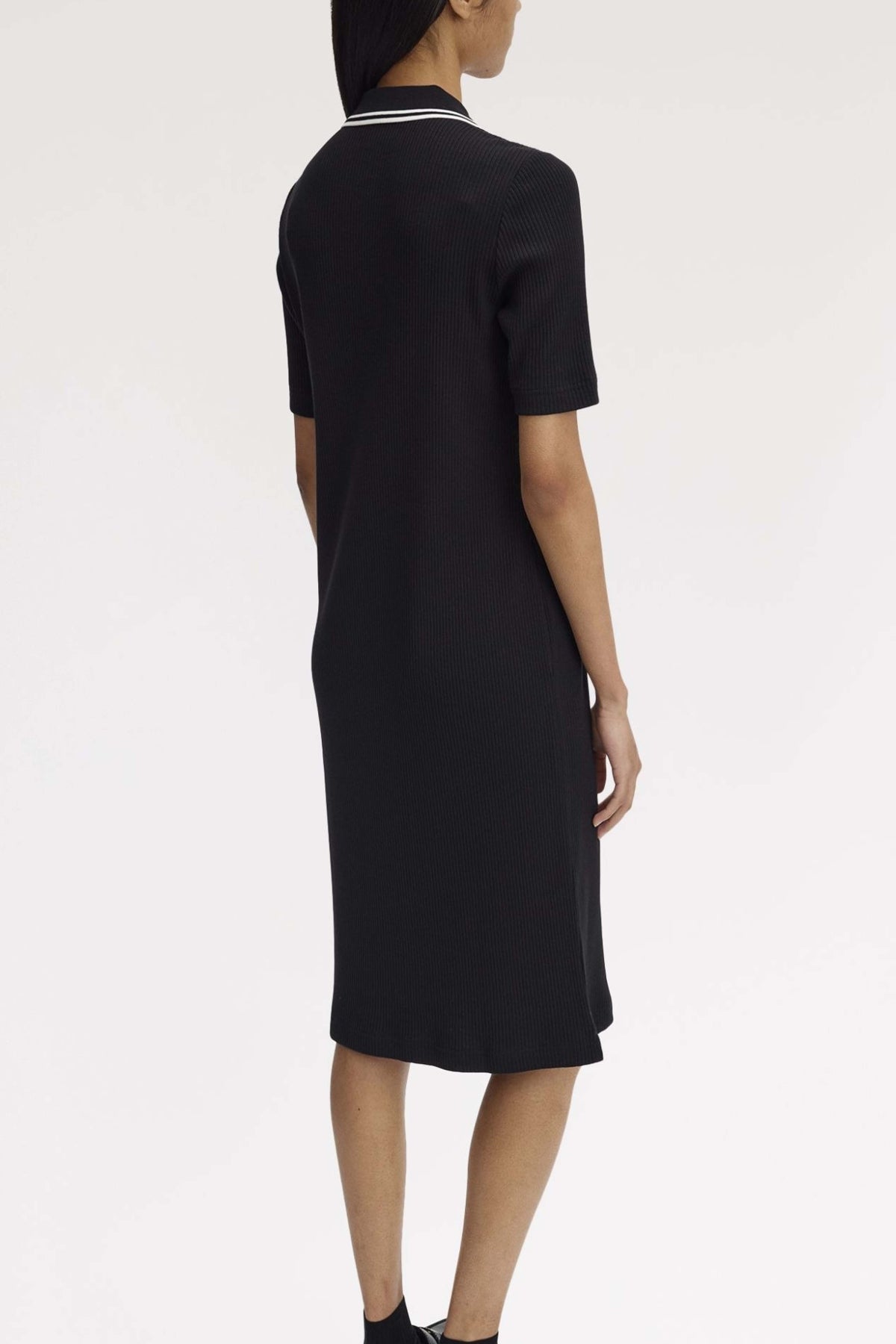FRED PERRY RIBBED POLO DRESS en color NEGRO (3)