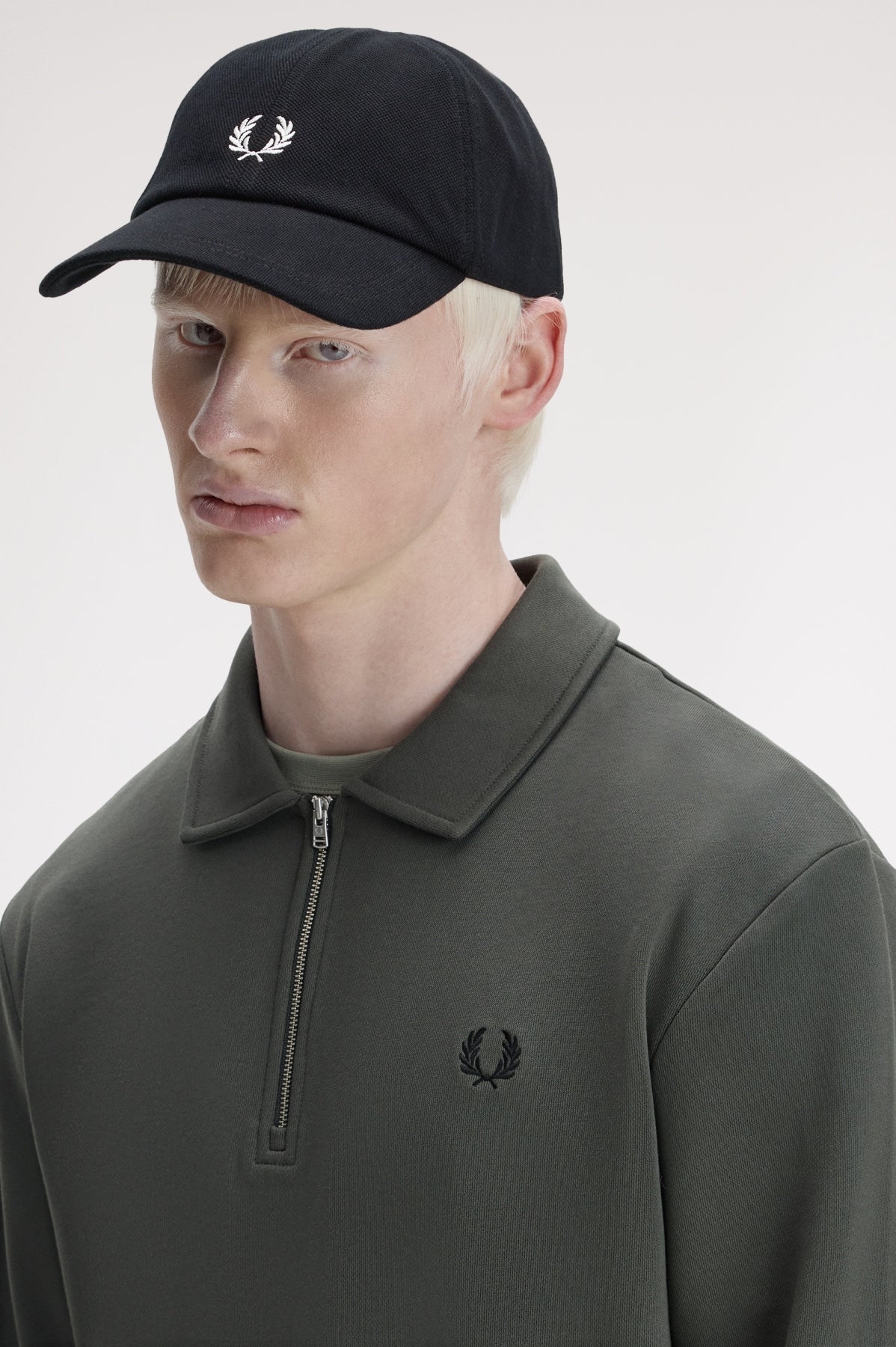 FRED PERRY HW2295FP PIQUE CLASSIC CAP en color (3)