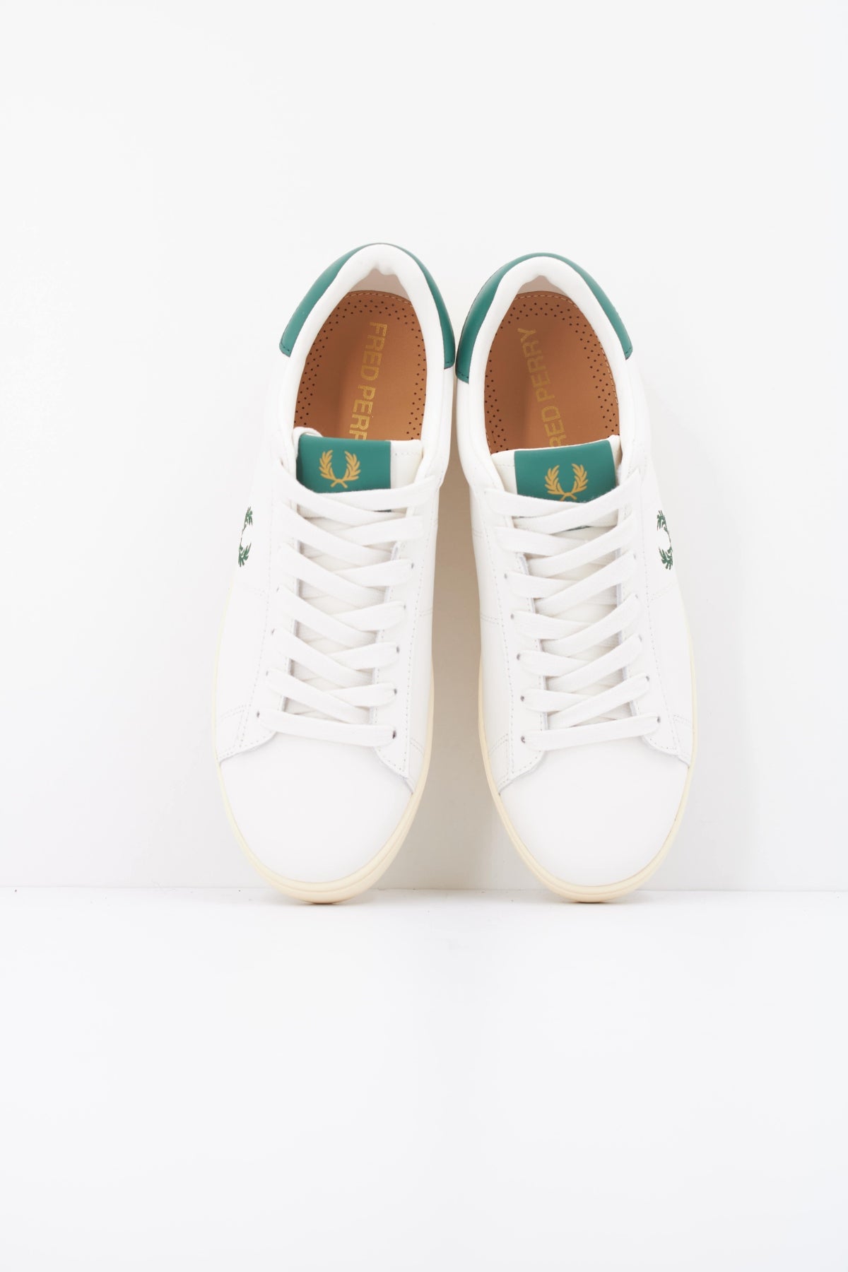 FRED PERRY SPENCER LEATHER en color BLANCO (3)
