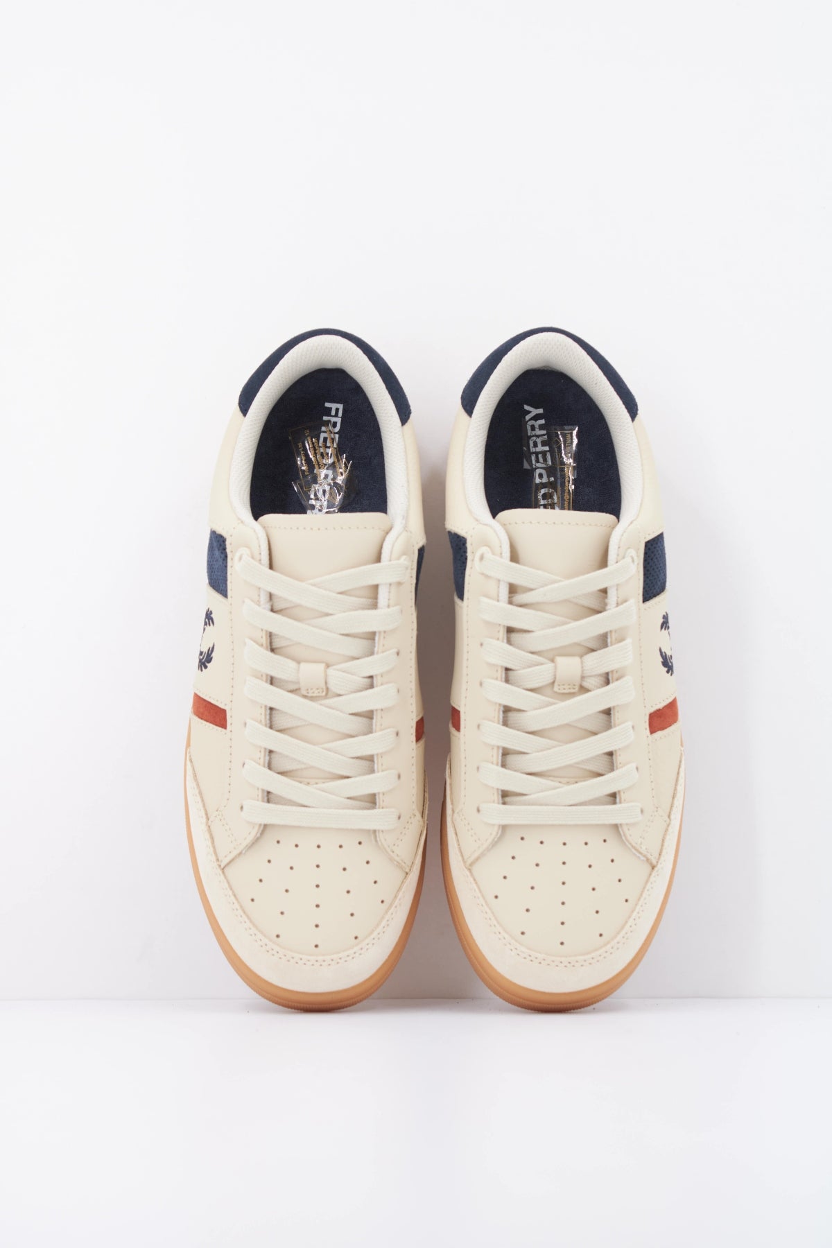 FRED PERRY B2310 ZAPATILLA B725 en color BEIS (3)