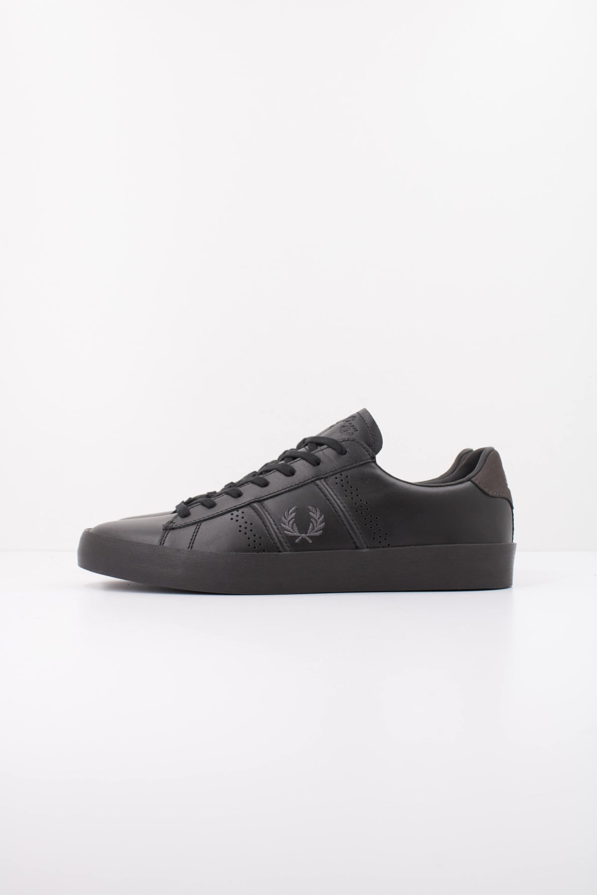 FRED PERRY B3432 en color NEGRO (1)