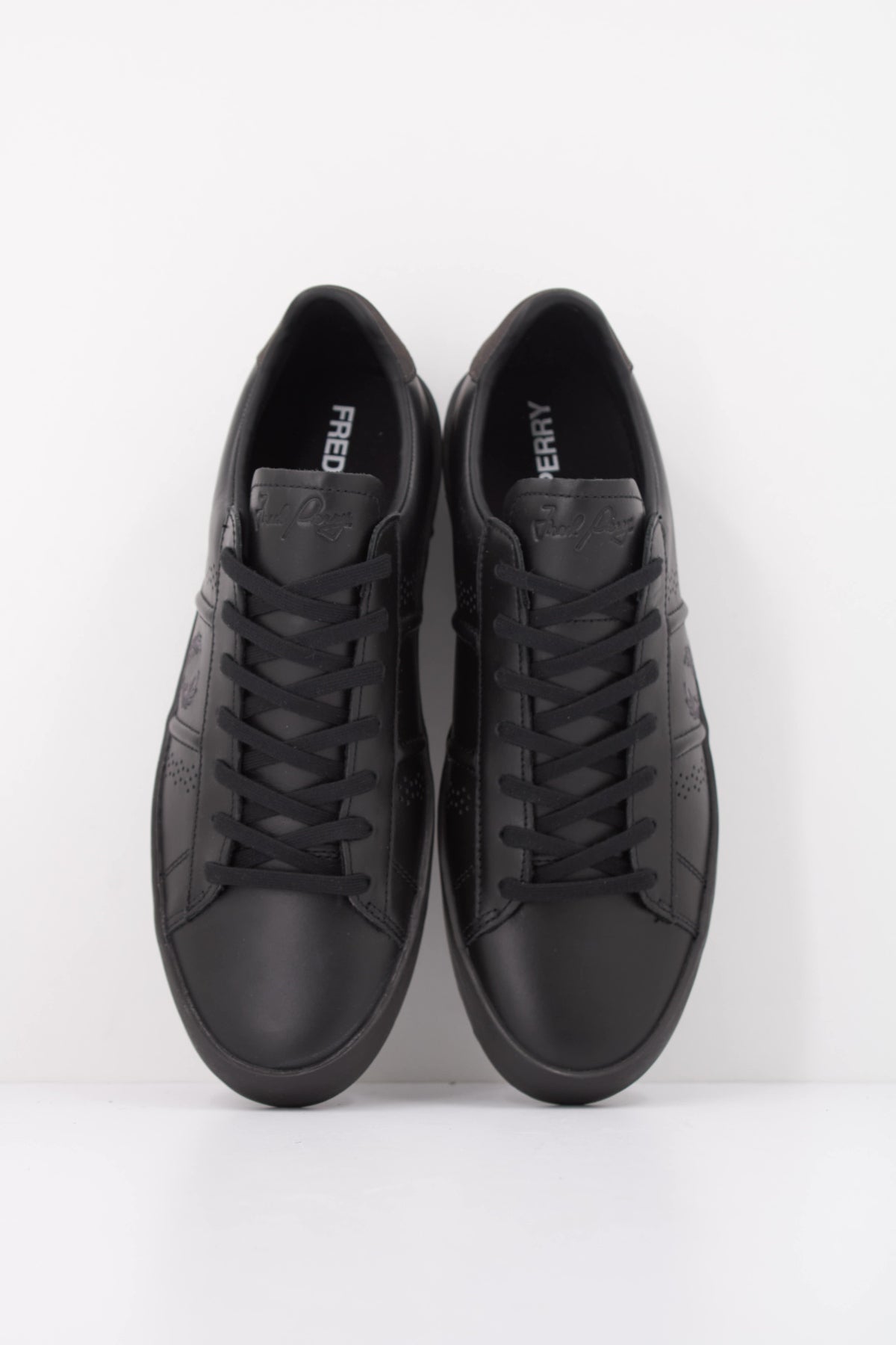 FRED PERRY B3432 en color NEGRO (3)