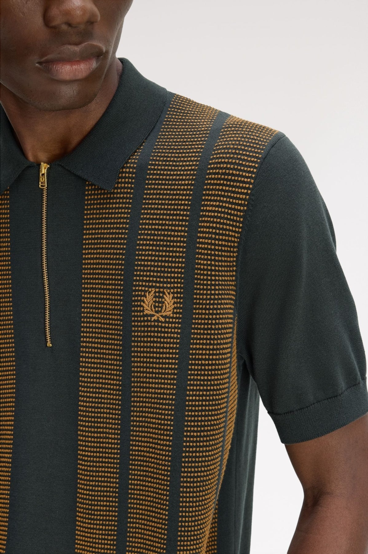 FRED PERRY TEXTURED PANEL KNITTED SHIRT en color VERDE (4)