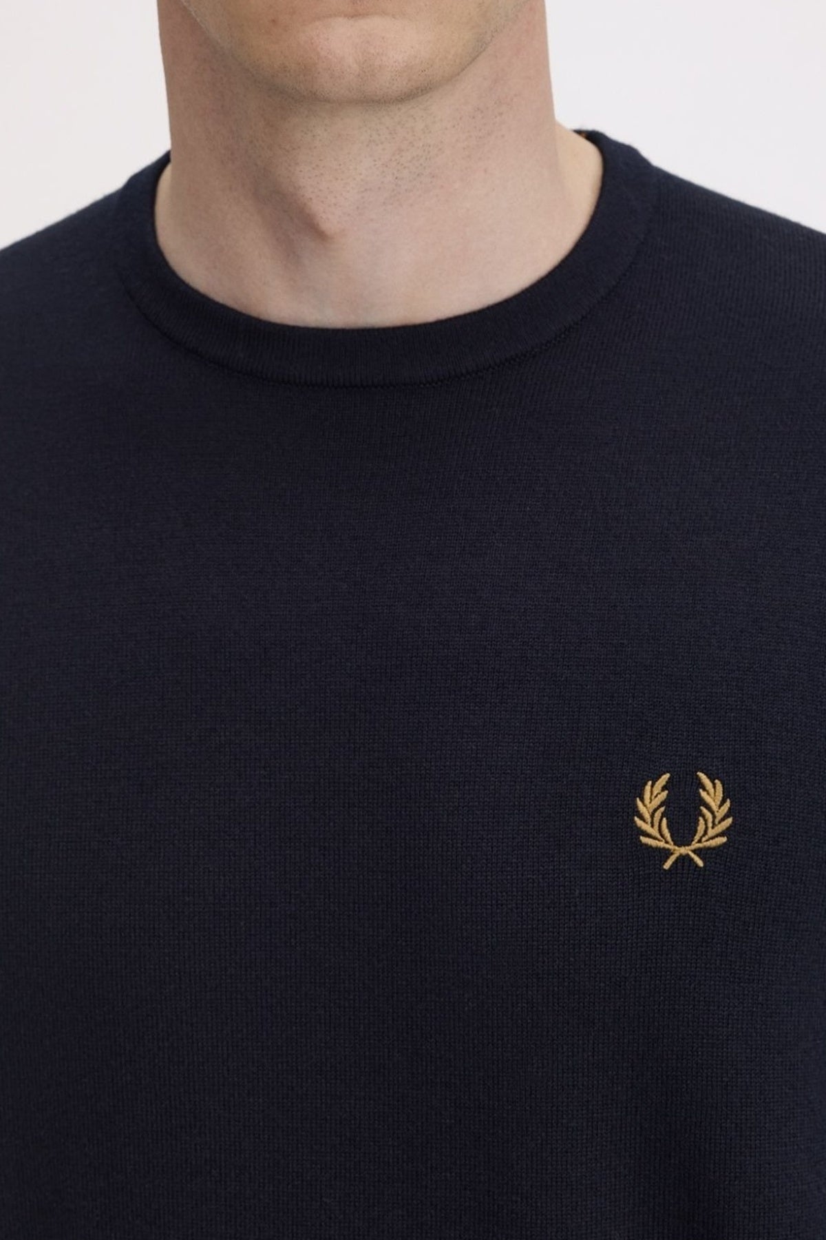 FRED PERRY CLASSIC CREW NECK JUMPER K9601FP en color NEGRO (4)