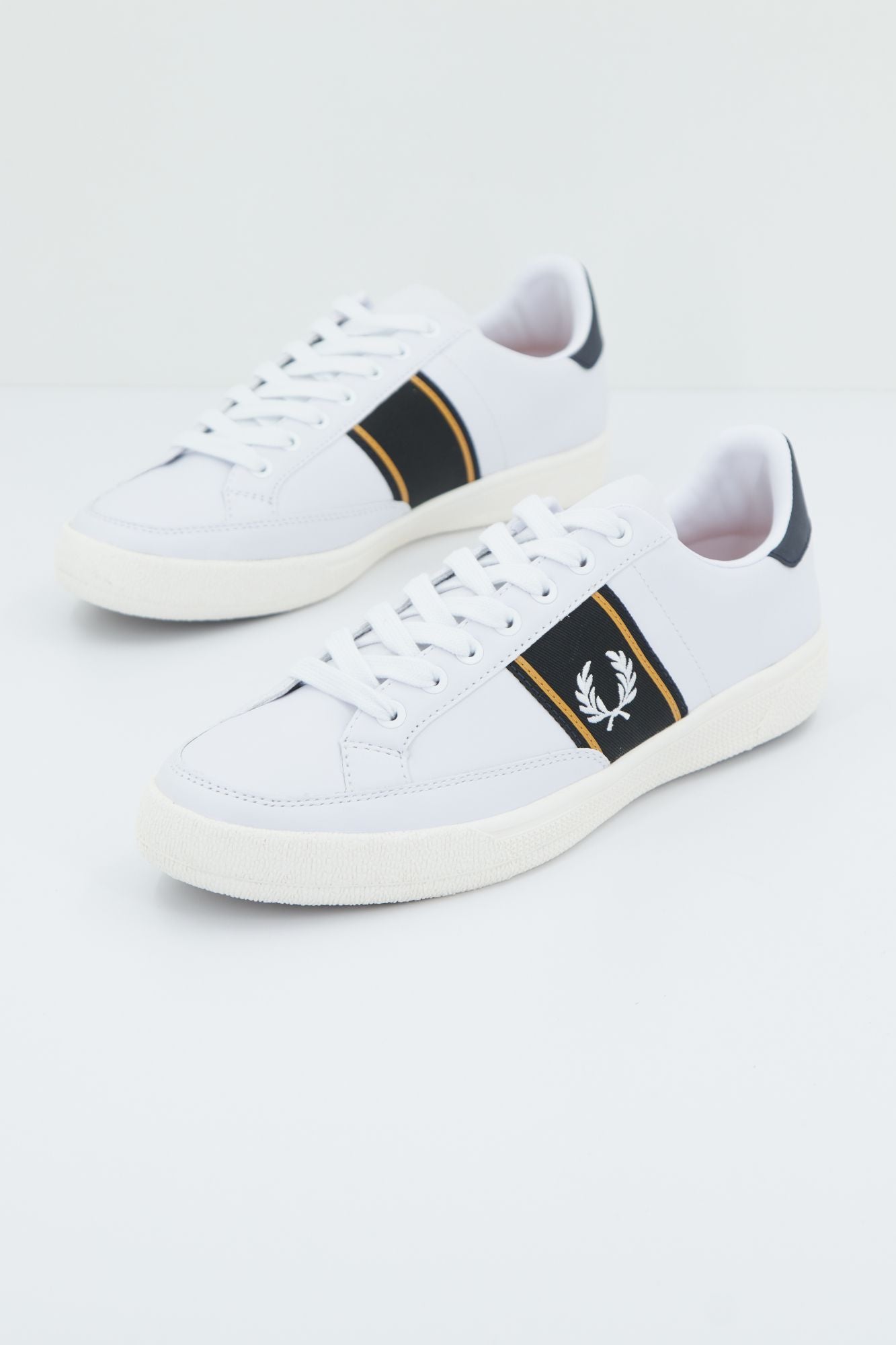 FRED PERRY B35 en color BLANCO (1)