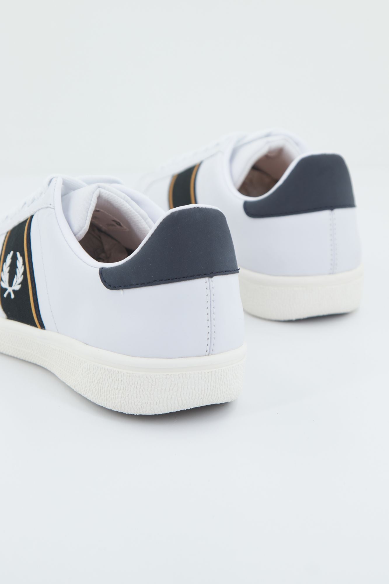 FRED PERRY B35 en color BLANCO (3)