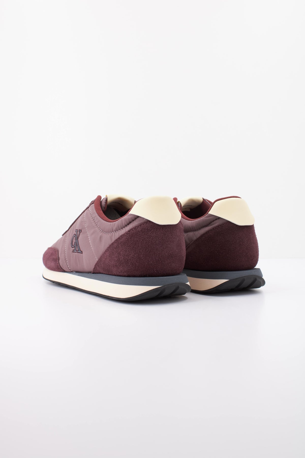 CALVIN KLEIN RETRO RUNNER ESS en color BURDEOS (4)