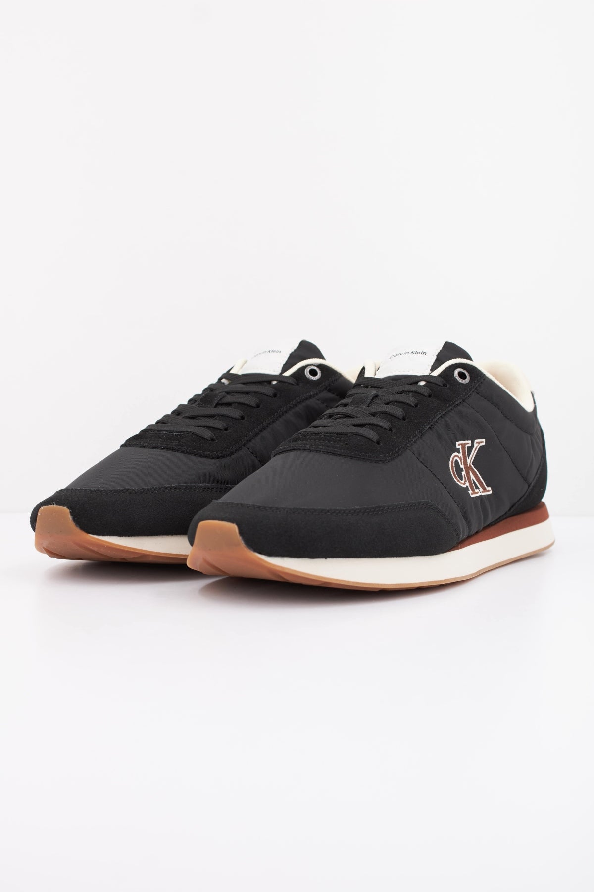 CALVIN KLEIN RETRO RUNNER ESS MIX MAT en color NEGRO (2)