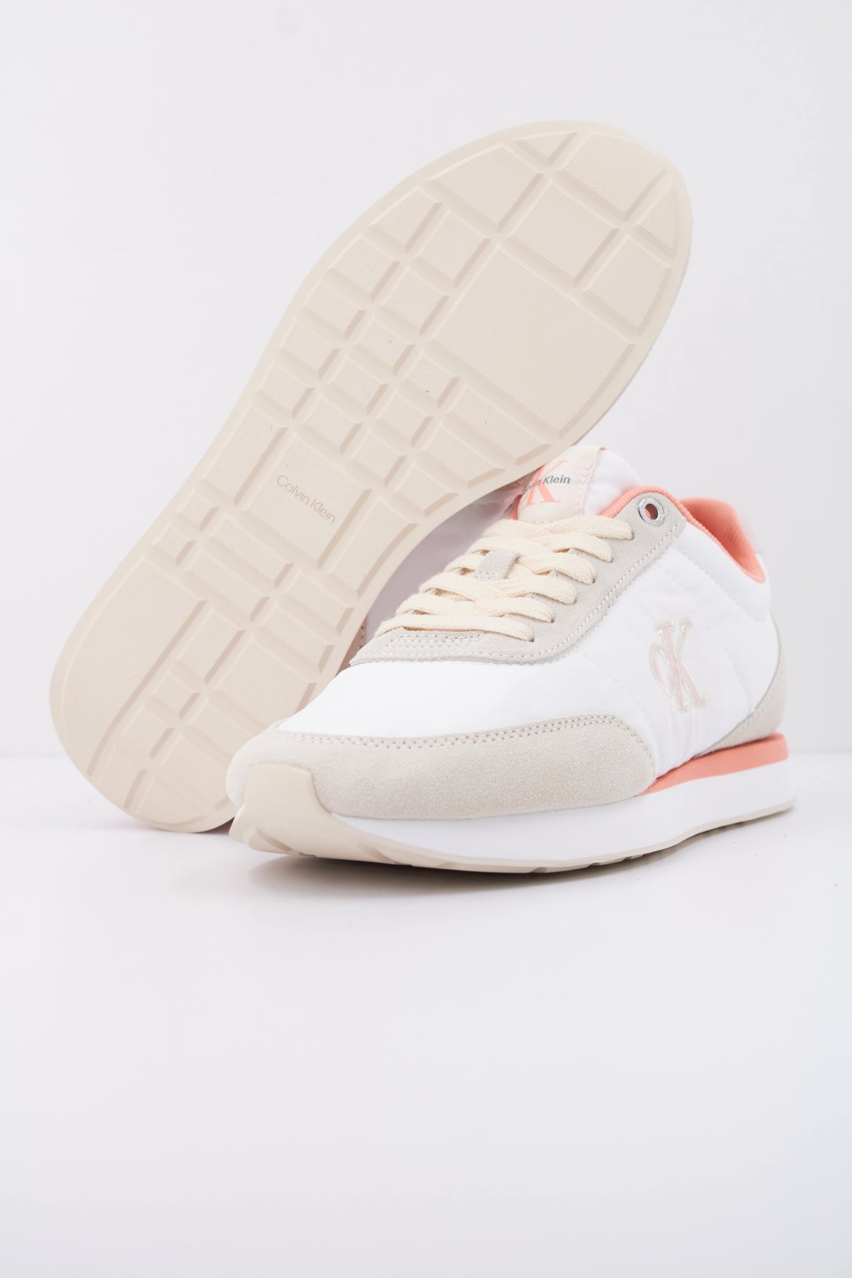 CALVIN KLEIN RETRO RUNNER LACE UP NY en color BEIS (5)
