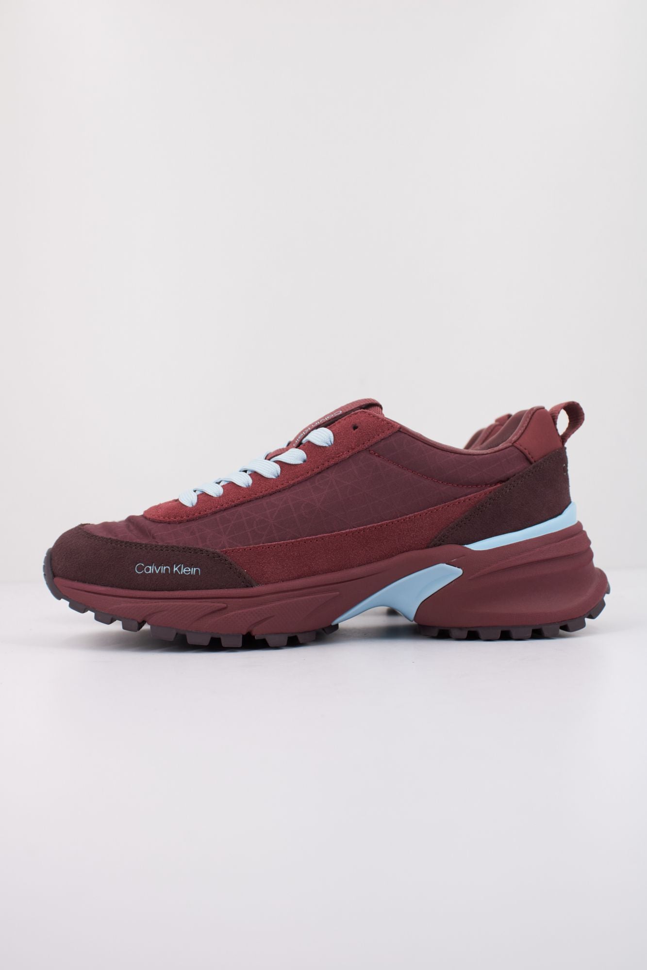 CALVIN KLEIN HIKE RUNNER CASUAL NY-SU en color BURDEOS (1)