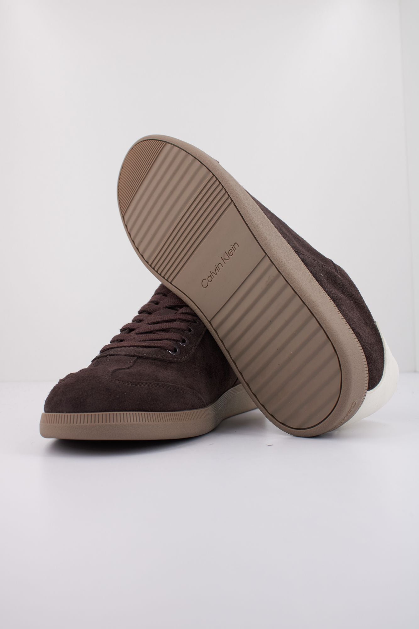 CALVIN KLEIN LOW CUPSOLE LACEUP SU en color MARRON (5)