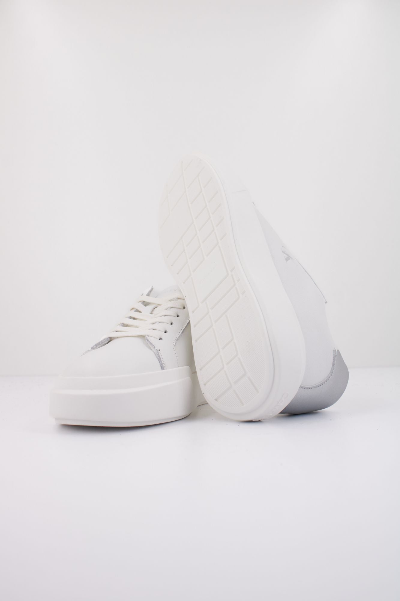 CALVIN KLEIN CHUNKY CUPSOLE LACEUP LT en color BLANCO (5)