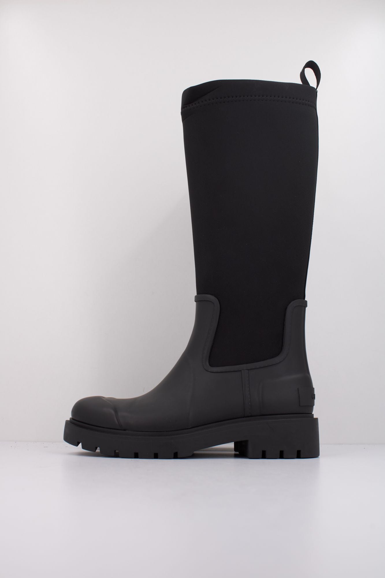 CALVIN KLEIN HIGH RAINBOOT NEOPRENE en color NEGRO (1)