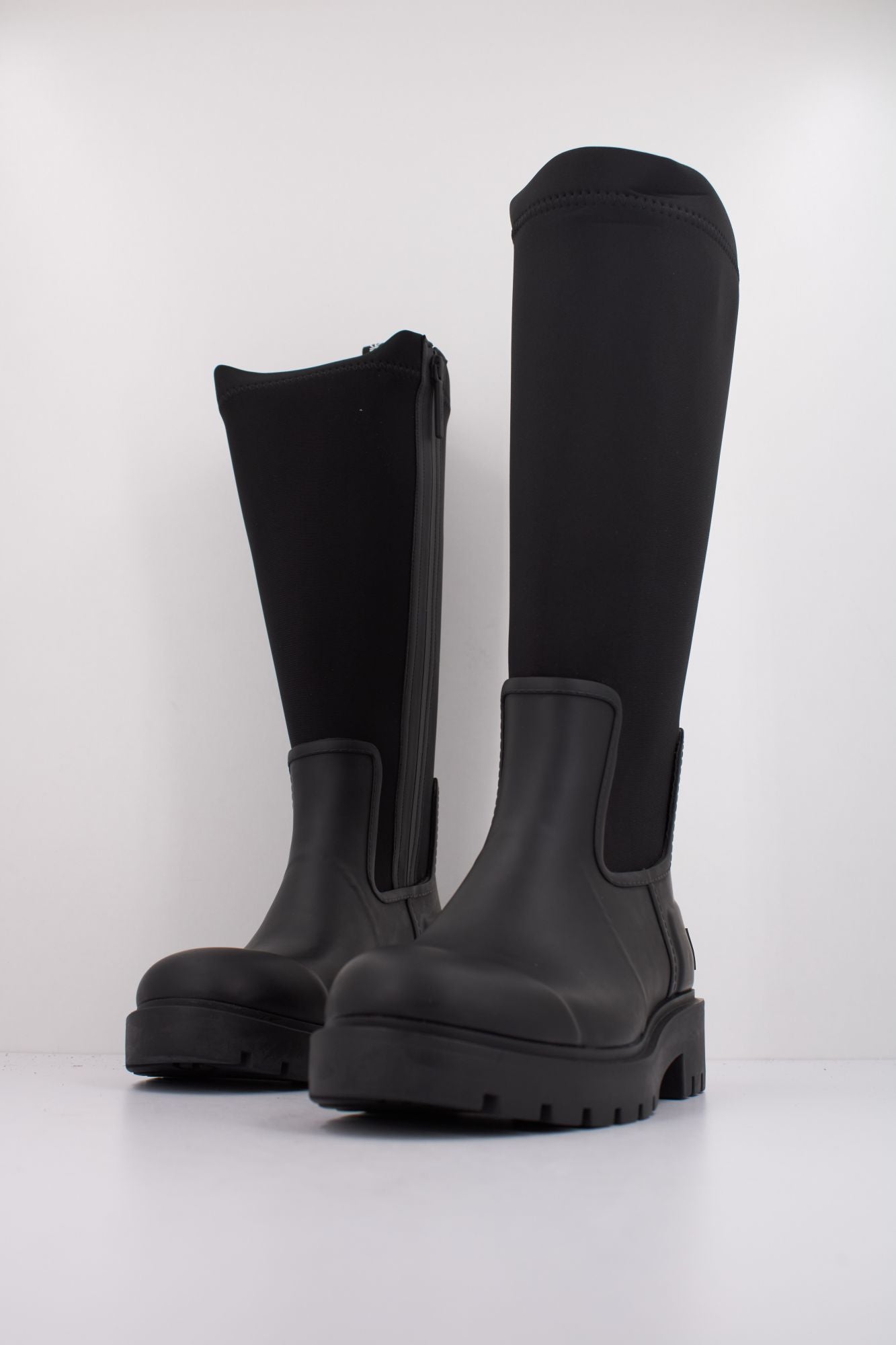CALVIN KLEIN HIGH RAINBOOT NEOPRENE en color NEGRO (2)