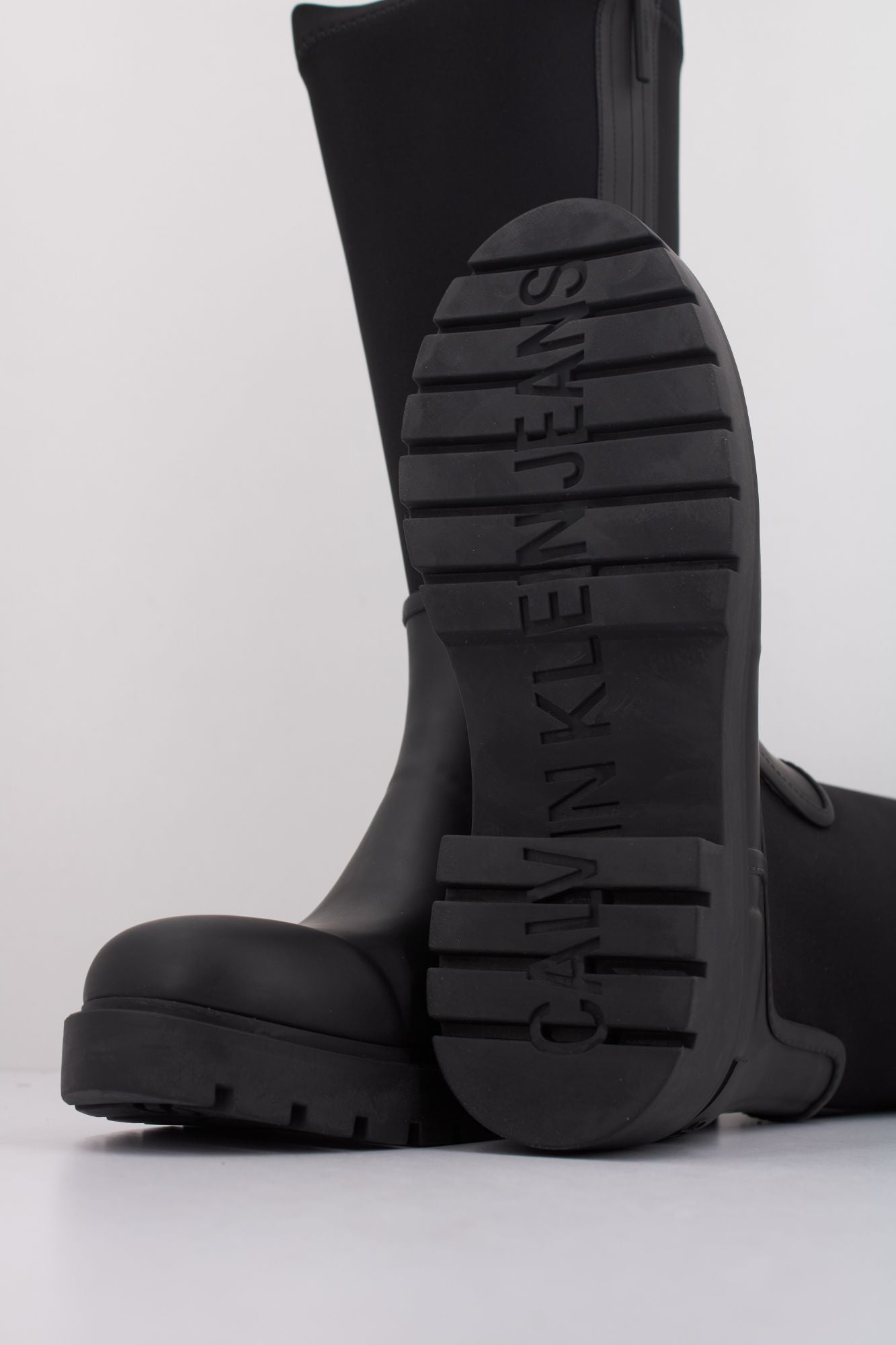 CALVIN KLEIN HIGH RAINBOOT NEOPRENE en color NEGRO (5)
